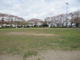 近くのお伊勢公園まで730m（徒歩10分）