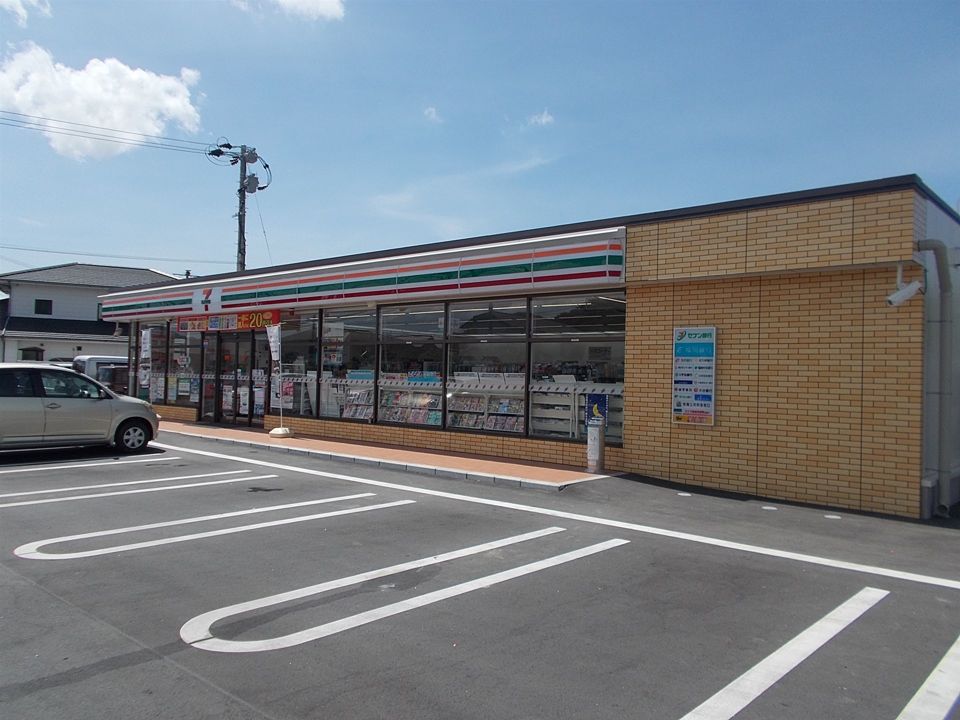 近くのコンビニまで1,800m（徒歩23分）