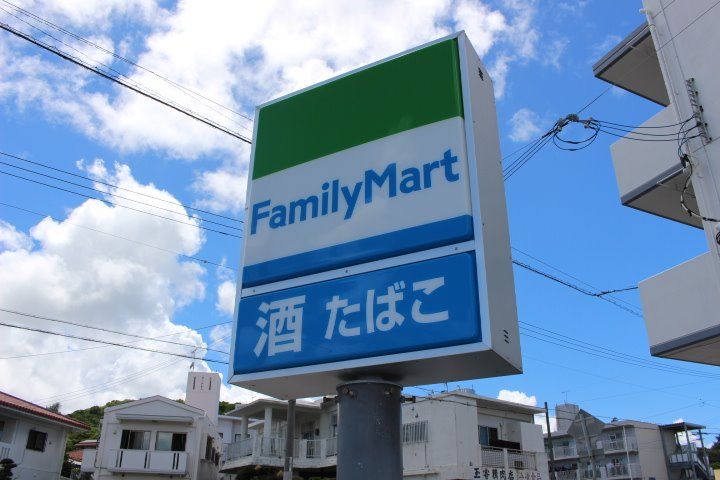 近くのコンビニまで752m（徒歩10分）