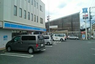 近くのローソン 久留米市場通店まで732m（徒歩10分）