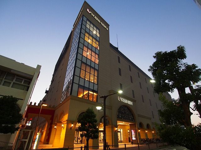 近くのポップタウン住道店まで1,100m（徒歩14分）