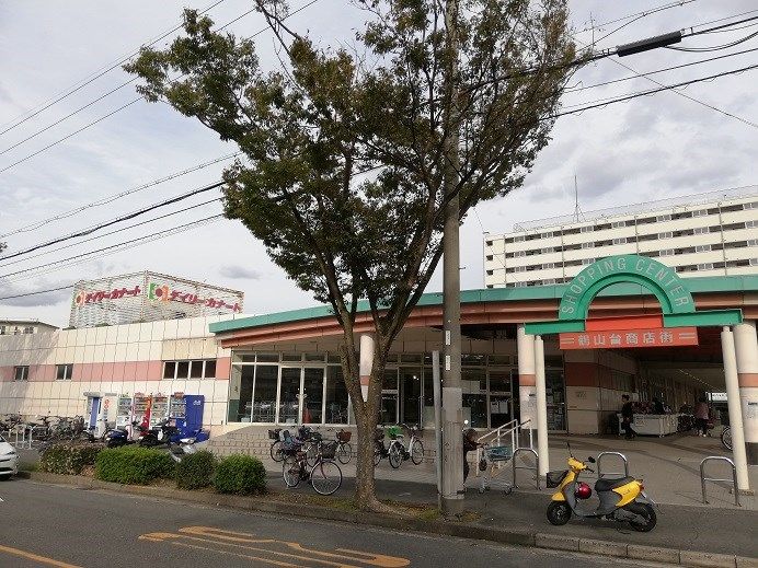 近くのデイリーカナート鶴山台店まで1,040m(徒歩13分)