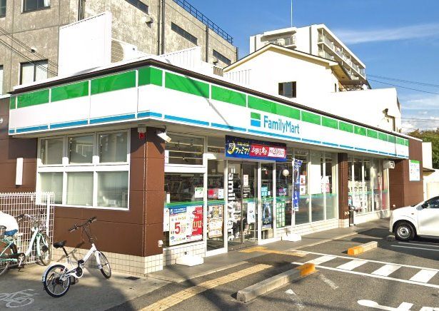 近くのファミリーマート堺七道東町店まで450m（徒歩6分）