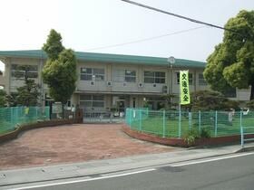 近くの市立松高小学校まで600m（徒歩8分）