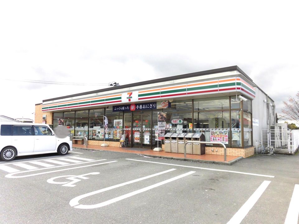 近くのセブン-イレブン 都城高専前店まで864m（徒歩11分）
