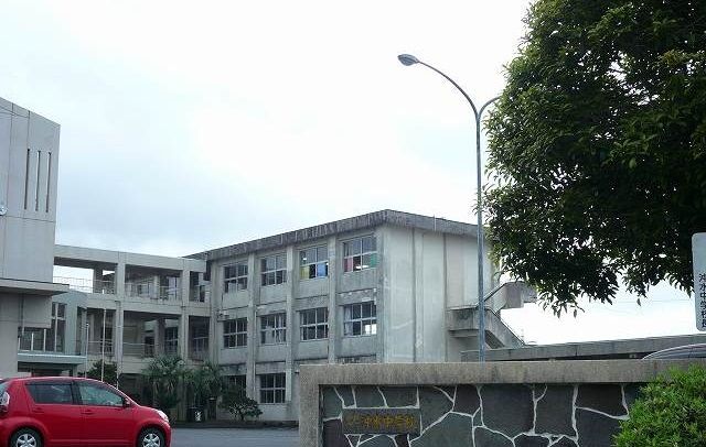 近くの都城市立沖水中学校まで1,400m(徒歩18分)