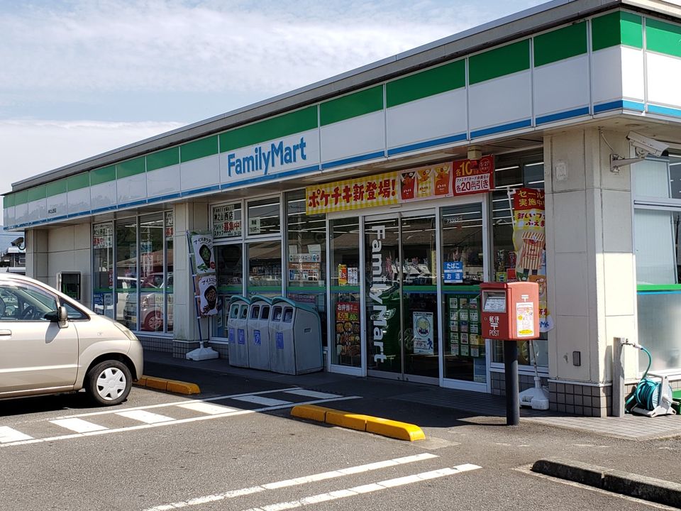近くのファミリーマート 神之山西店まで1,872m（徒歩24分）