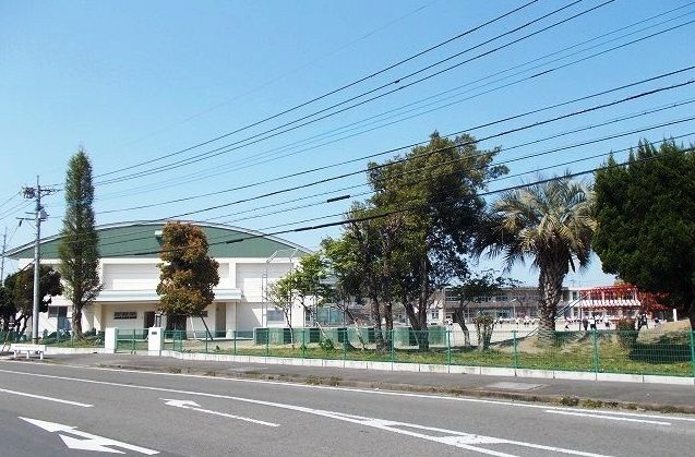 近くの都城市立 上長飯小学校まで780m(徒歩10分)