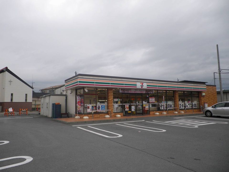 近くのセブン-イレブン御殿場二枚橋店まで517m(徒歩7分)