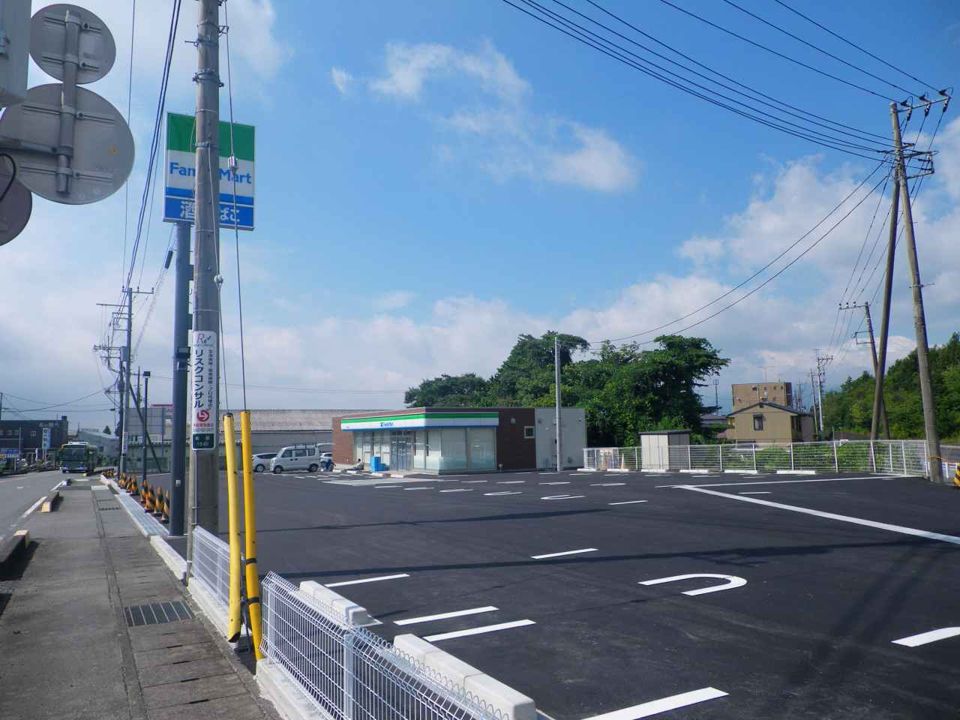 近くのファミリーマート御殿場永原店まで903m(徒歩12分)