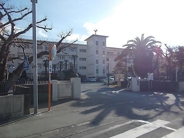 近くの中学校まで1,200m（徒歩15分）