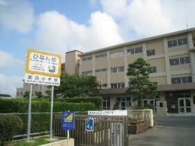 近くの浜松市立飯田小学校まで208m（徒歩3分）
