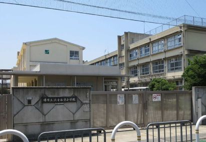 近くの堺市立 浜寺石津小学校まで52m(徒歩1分)