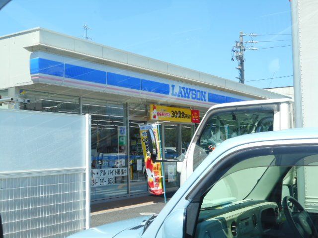 近くのローソン静岡西脇店まで400m（徒歩5分）