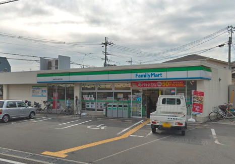 近くのファミリーマート藤井寺小山四丁目店まで877m(徒歩11分)