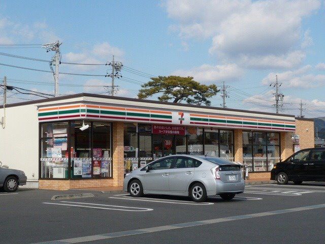 近くのセブン-イレブン 藤枝横内店まで557m(徒歩7分)