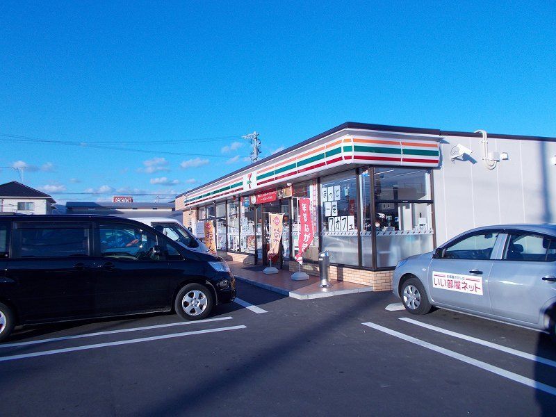 近くのコンビニまで120m（徒歩2分）