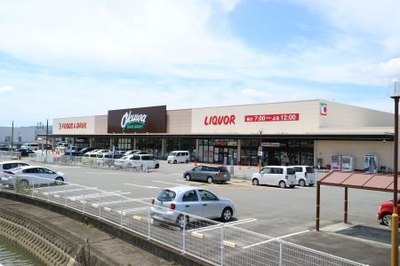 近くのオークワ岩出西店様まで30m（徒歩1分）