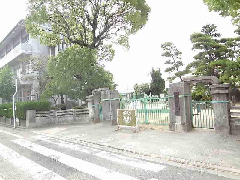近くの神拝小学校様まで550m（徒歩7分）