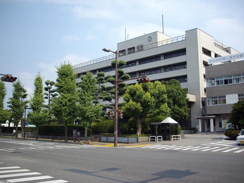 近くの新居浜市役所様まで1,000m（徒歩13分）