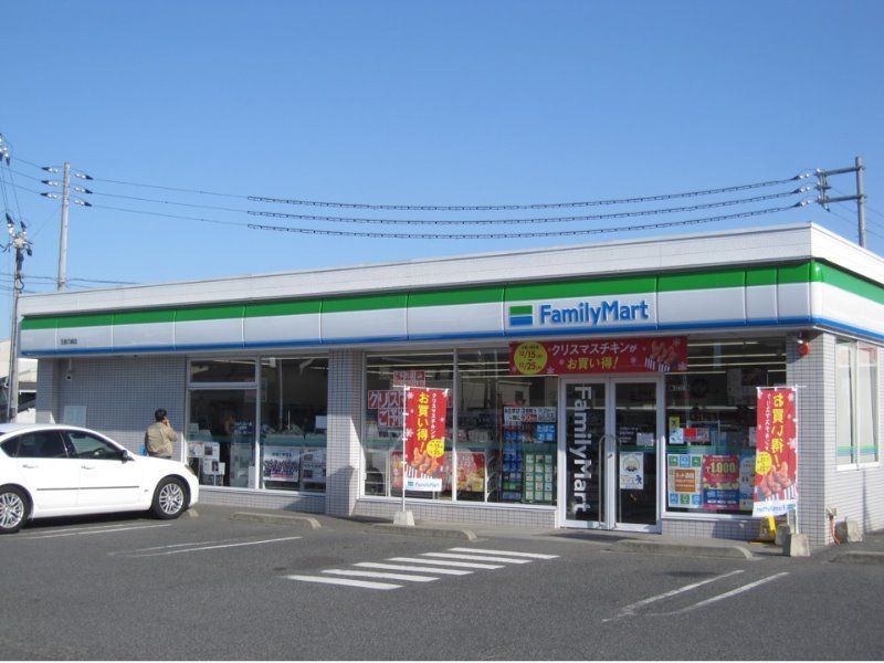 近くのファミリーマート 倉敷玉島店まで240m（徒歩3分）