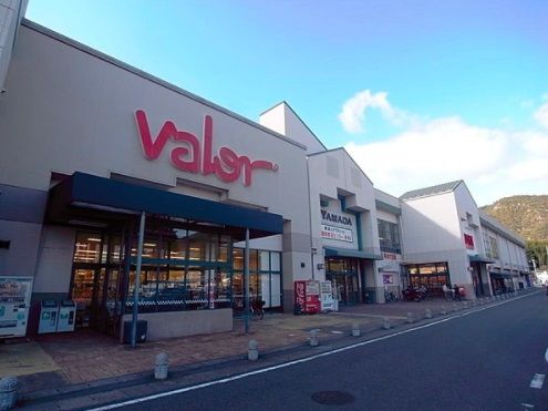 近くのスーパーマーケットバロー 長良店まで676m(徒歩9分)