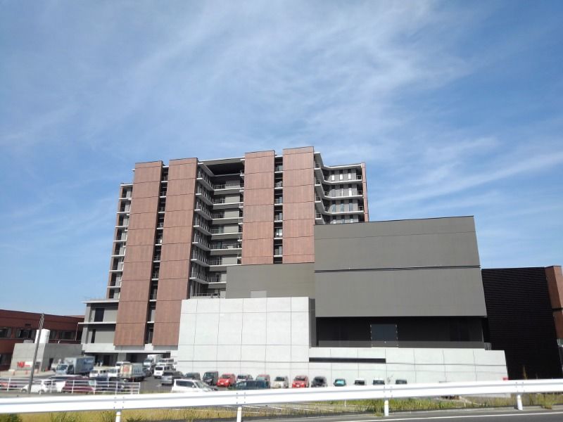 近くの鳥取県立中央病院まで642m（徒歩9分）