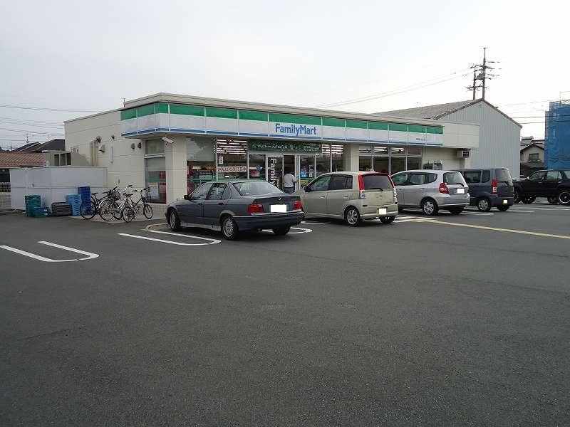 近くのファミリーマート鳥取緑ヶ丘店まで140m(徒歩2分)