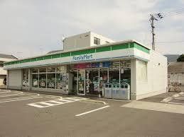 近くのファミリーマート 高松仏生山北店まで1,005m（徒歩13分）
