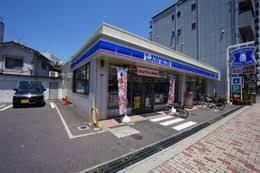 近くのコンビニまで10m（徒歩1分）