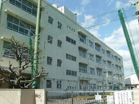 近くの矢部小学校まで600m(徒歩8分)
