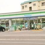 近くのファミリーマート木太町八区店まで300m（徒歩4分）