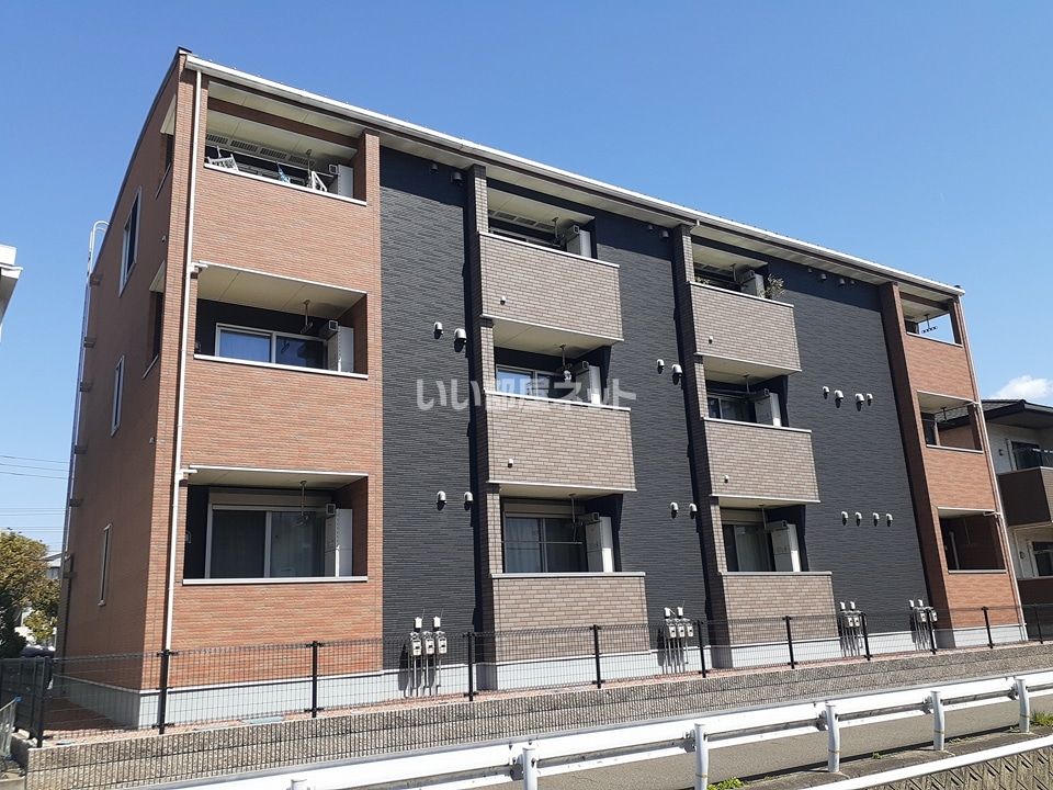 福山駅よりバス17分 徒歩4分 築6年9ヶ月 3階建の賃貸物件