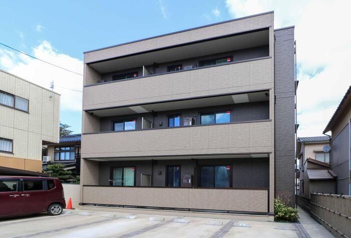 グランカーサ十三間町の外観画像