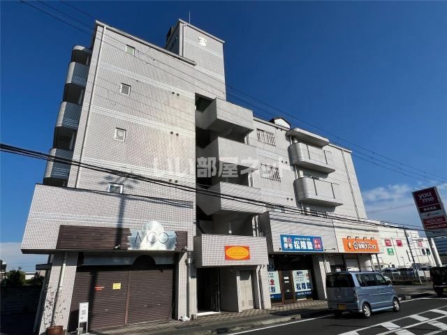 エスティ・クロダの外観画像
