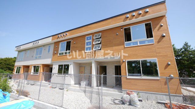 高畠駅より徒歩16分 築5年5ヶ月 2階建の賃貸物件