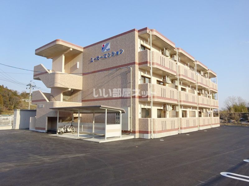 安達駅より徒歩26分 築8年11ヶ月 3階建の賃貸物件