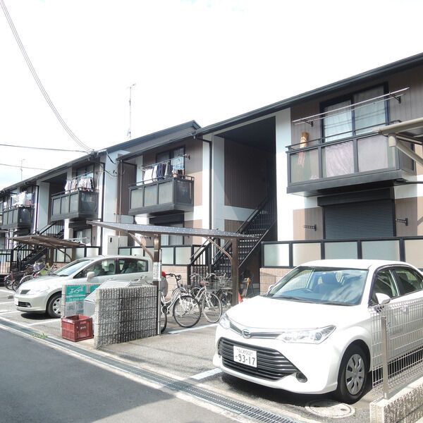 ファミーユ辰巳A棟B棟の外観画像