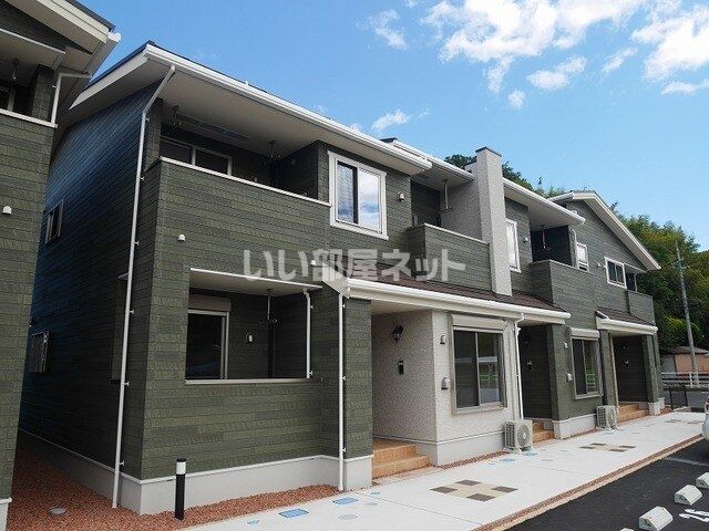 宍道駅より徒歩11分 築6年6ヶ月 2階建の賃貸物件
