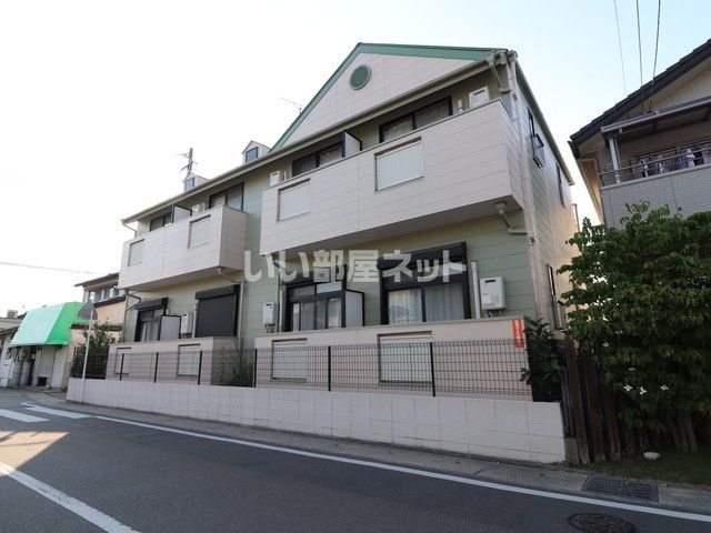 クイーン・ライフ女学院前の外観画像
