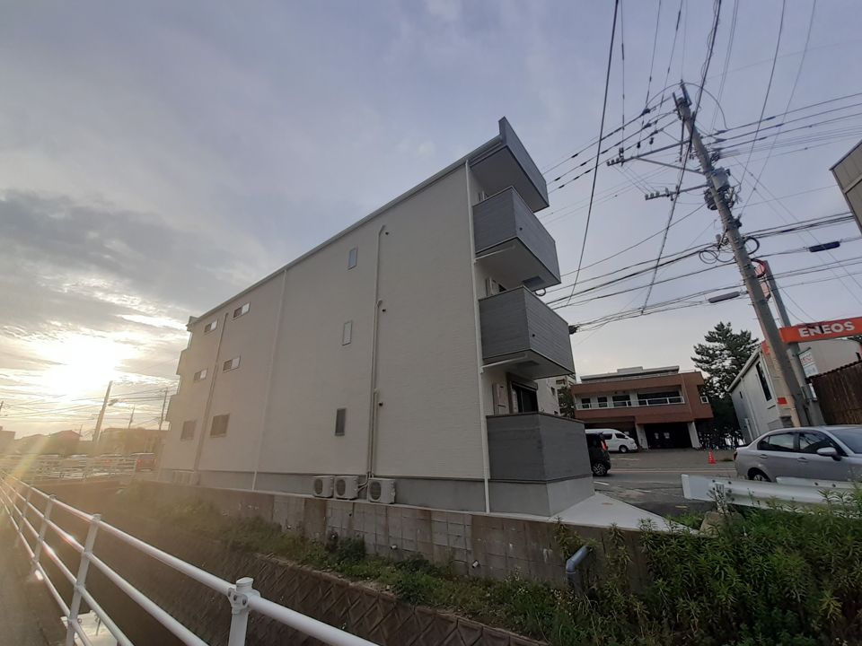 プレチサメンテ今宿駅前の外観画像