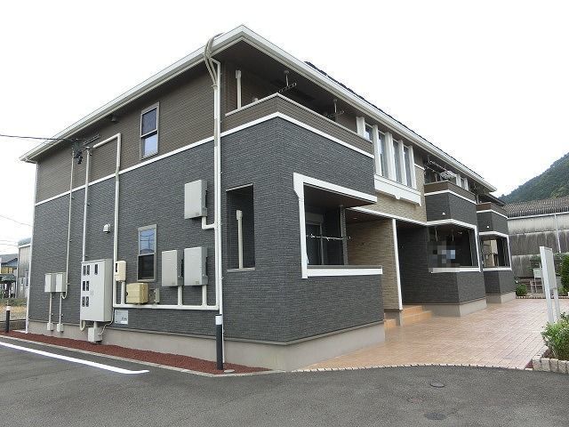 シャトーカルムⅠの外観画像