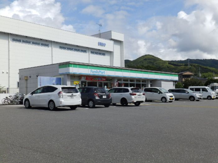 近くに施設あり
