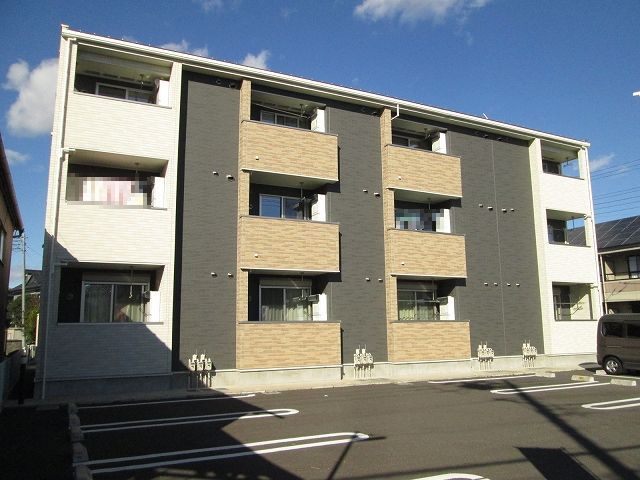 赤塚駅よりバス11分 徒歩6分 築11年9ヶ月 3階建の賃貸物件