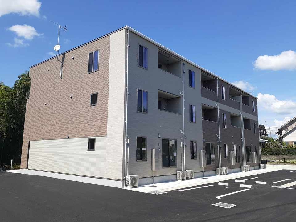 堀川駅より徒歩8分 築4年6ヶ月 3階建の賃貸物件