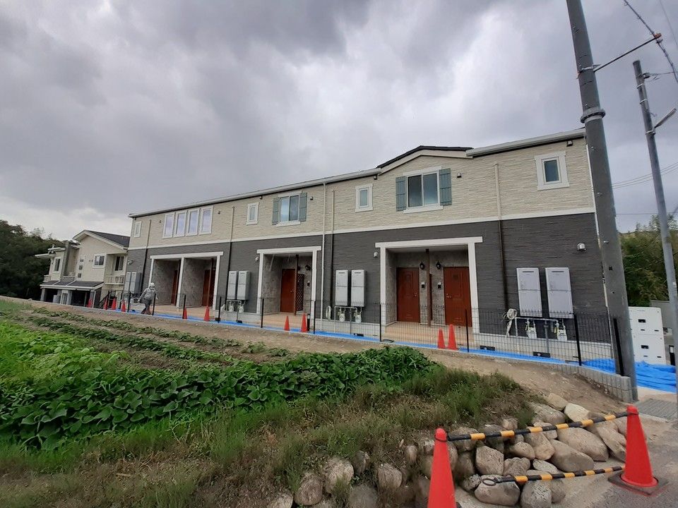 岡場駅より徒歩8分 築4年7ヶ月 2階建の賃貸物件