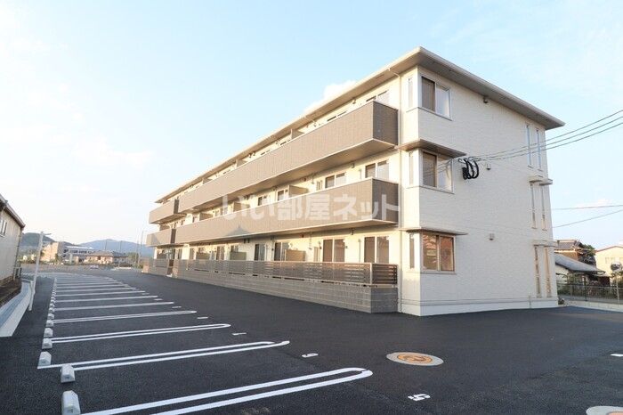 ポルトボヌール前原の外観画像