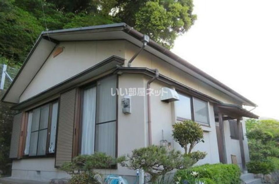 亀川中央町貸家の外観画像