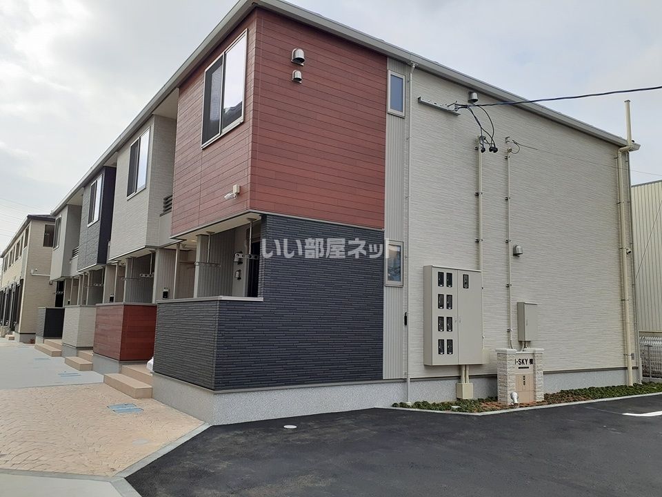 名和駅より徒歩9分 築4年2ヶ月 2階建の賃貸物件