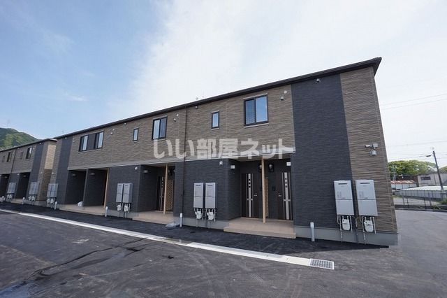 黒崎駅よりバス27分 徒歩2分 築3年11ヶ月 2階建の賃貸物件